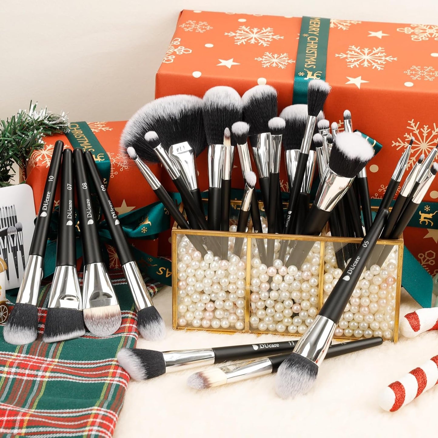 Elevate Your Beauty Routine with the 32-Piece Professional Makeup Brush Set - Premium Synthetic Kabuki Brushes for Flawless Application