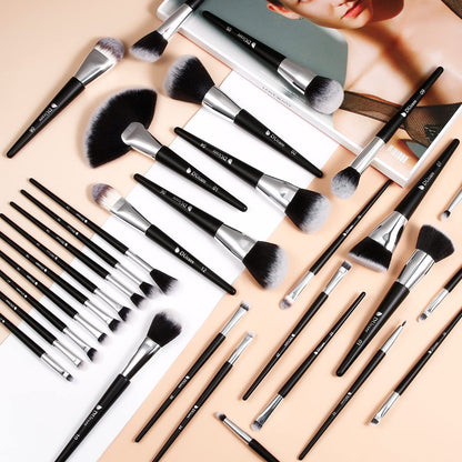 Elevate Your Beauty Routine with the 32-Piece Professional Makeup Brush Set - Premium Synthetic Kabuki Brushes for Flawless Application
